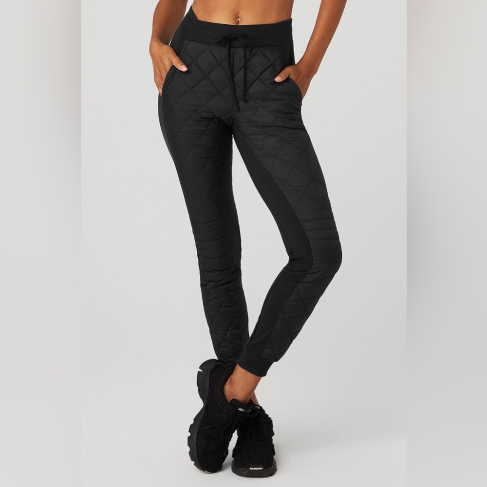 ALO YOGA 
Airbrush Winter Warm High-Waist Moto Puffer Pants - Black